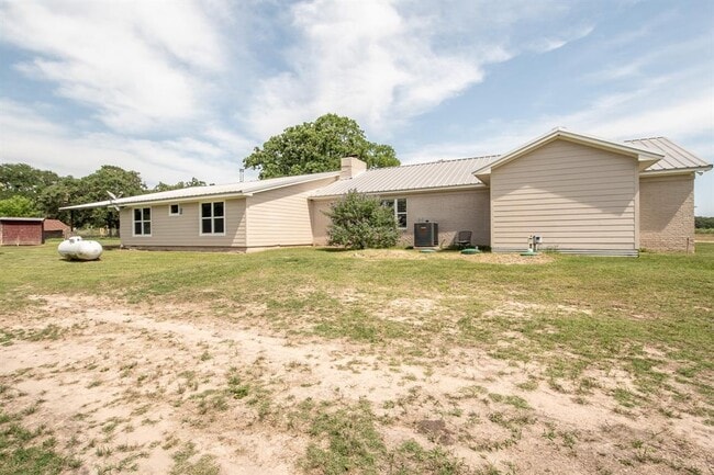 Building Photo - 2205 Co Rd 122