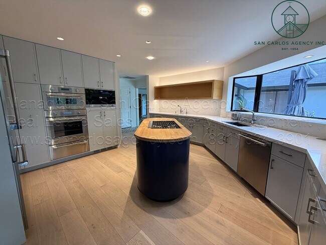 Building Photo - Newly Remodeled Spacious Three Bedroom Quail Lodge Home