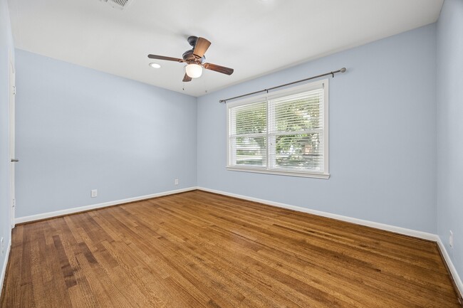 Building Photo - 2202 Lazybrook Dr