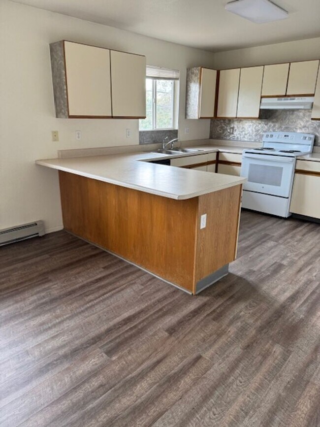 Building Photo - 2108 E 14th St