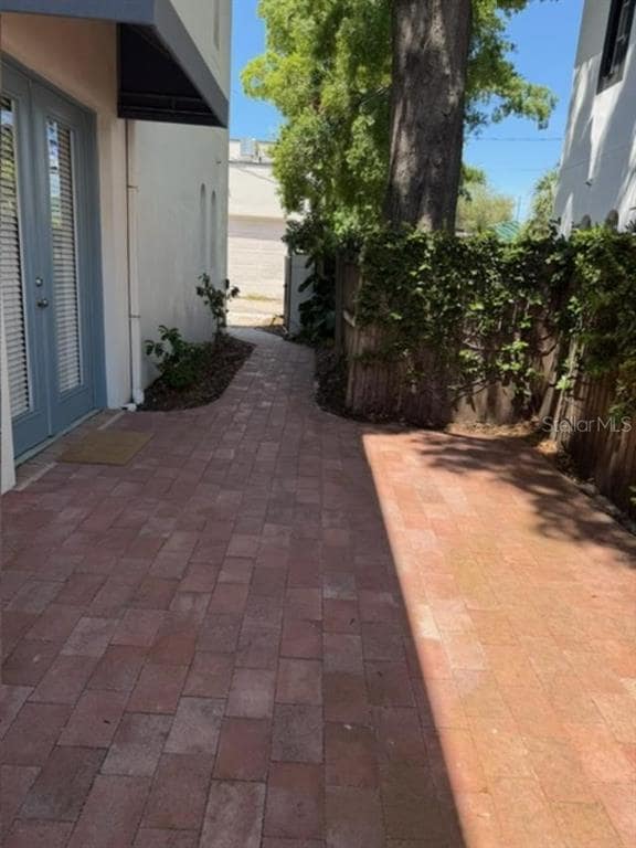 Building Photo - 409 S Westland Ave