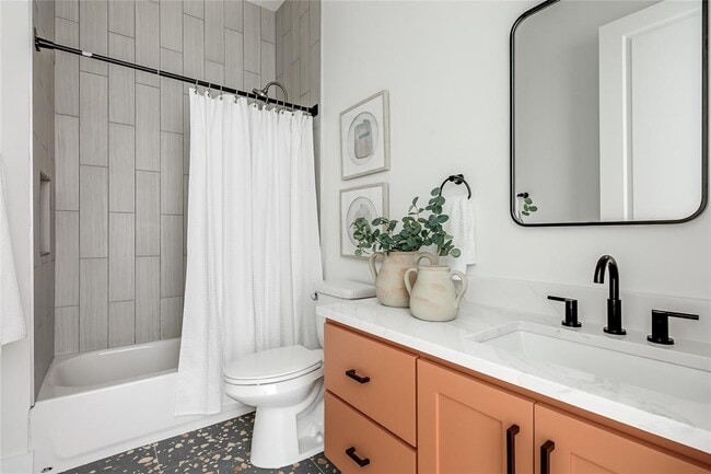 Building Photo - 1809 Pasadena Dr