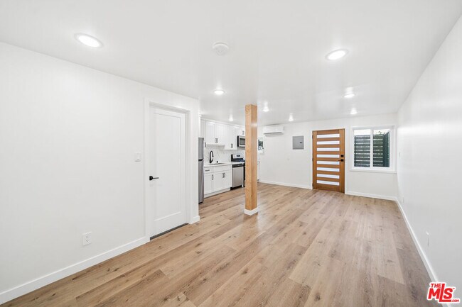 Building Photo - 1027 N Gardner St