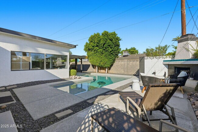 Building Photo - 8614 E Jackrabbit Rd