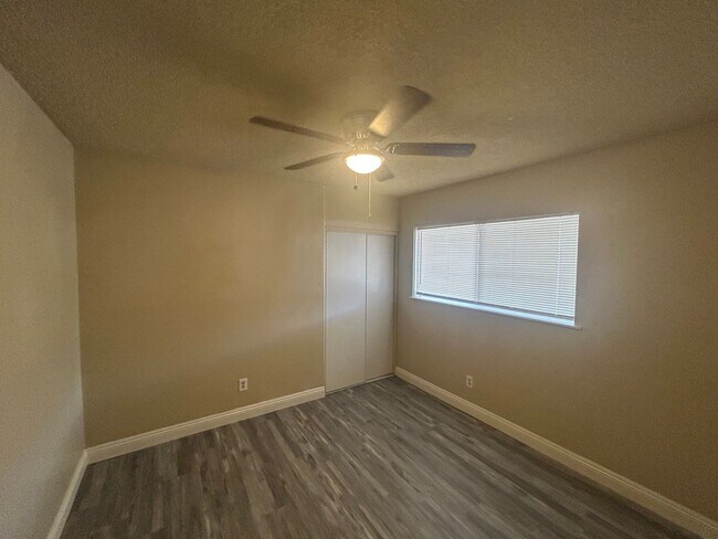 Building Photo - BARSTOW 3 bedroom 2 bath- 2 car garage HOME