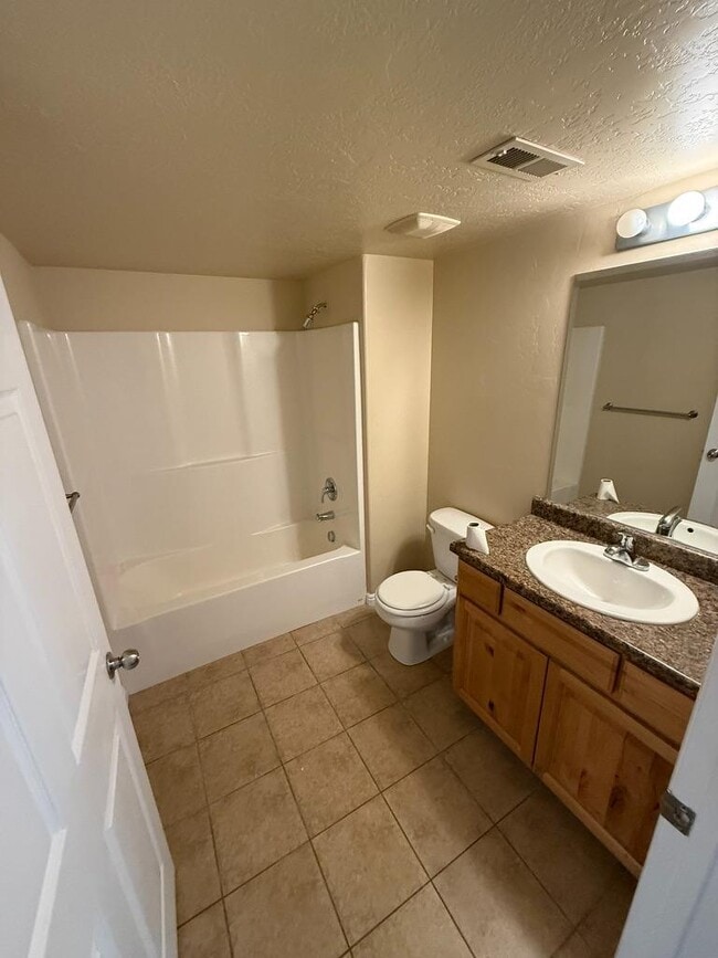 Building Photo - 139 W Ridge Rd