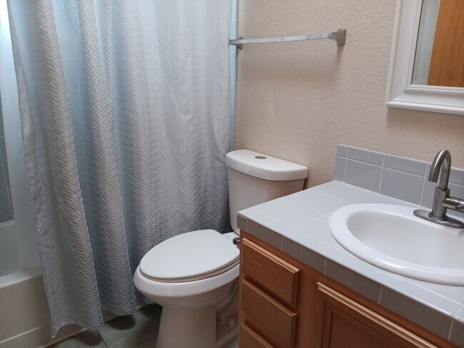 Building Photo - 3 Bedroom, 2.5 Bathroom Home! Schedule a Showing Soon!