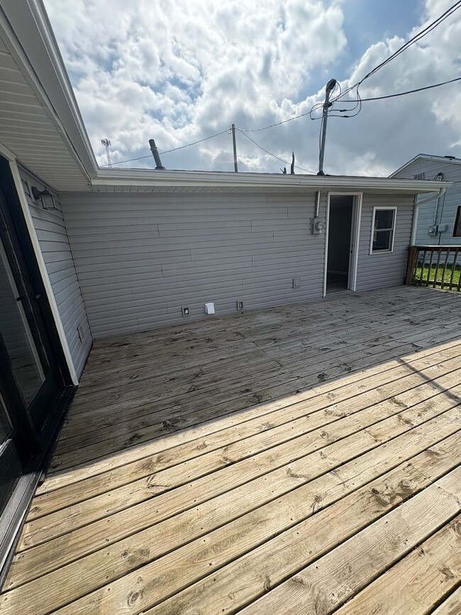 Building Photo - Newly Remodeled Charming 3bd2br Home!!