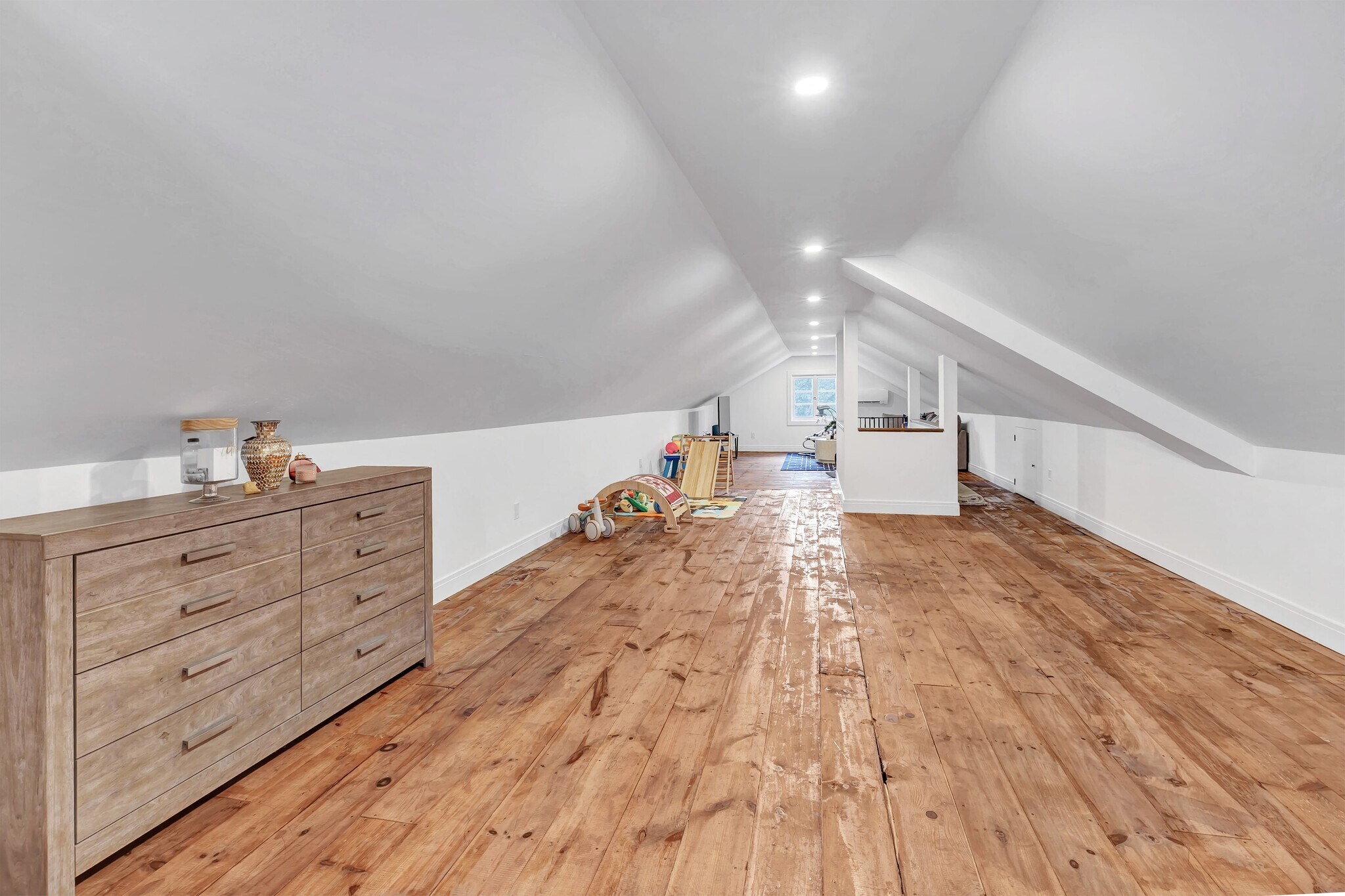 Building Photo - 26 Pearsall Pl