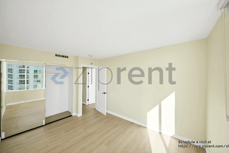 Building Photo - 2160 Century Pk E