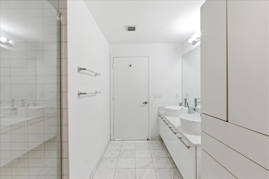 Building Photo - 888 Biscayne Blvd