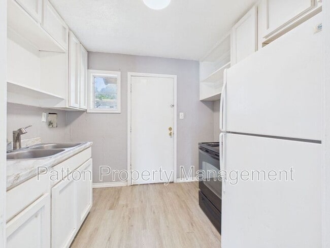 Building Photo - 3010 Westhaven Dr