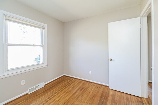 Building Photo - 3515 Archer Ave