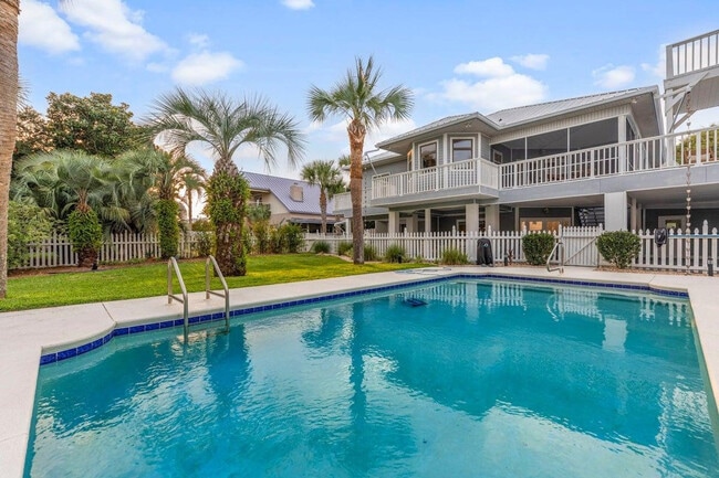 Building Photo - 169 Pompano St