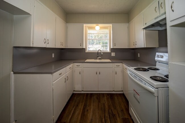 Building Photo - Move in Ready in 77705!  3 bed - 1.5 bath ready to be your new home.