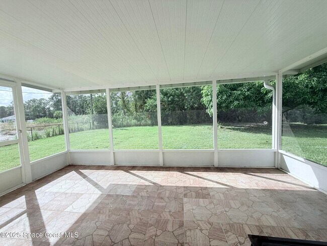 Building Photo - 3232 Wallace Ave