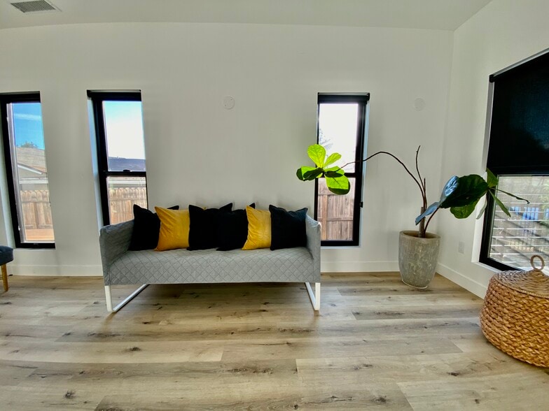 Living Room - 5237 Irvington Pl