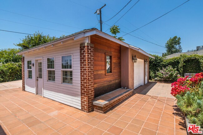 Building Photo - 5967 Carpenter Ave