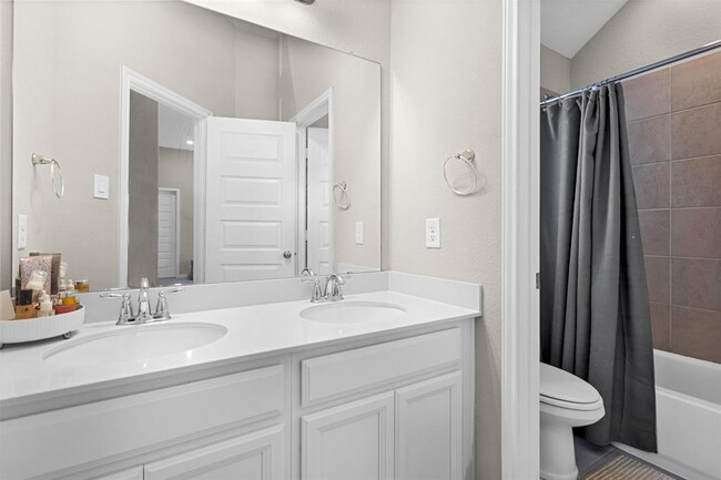 Building Photo - 2058 Woodland Pine Ct
