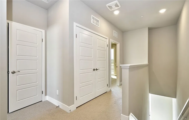 Washer/Dryer Closet - 1442 Sea Ln