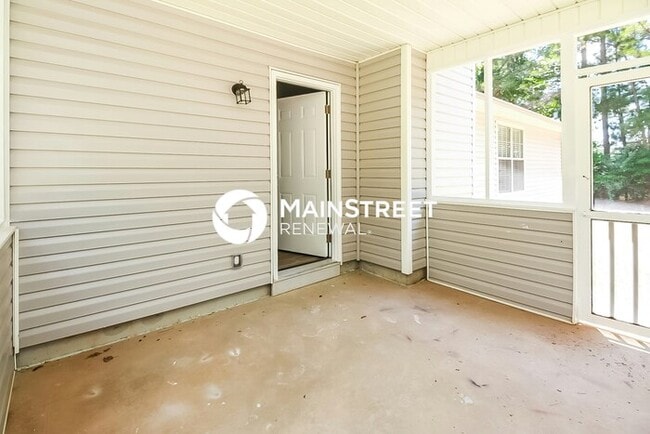 Building Photo - 3 Bedroom Pet-Friendly Home in Jonesboro, GA with Main Street Renewal