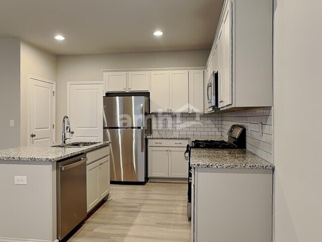 Building Photo - 214 Omega Ct