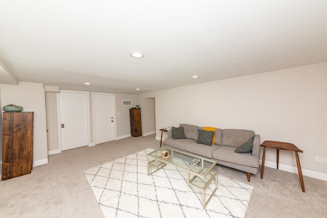 Building Photo - 426 S Elmwood Ave