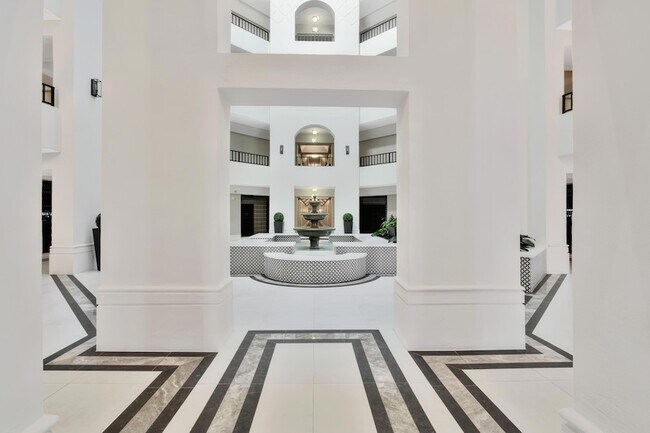 Building Photo - 100 SE 5th Ave