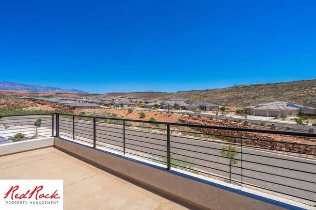 Building Photo - Stunning 4 Bedroom Home. Dog friendly!