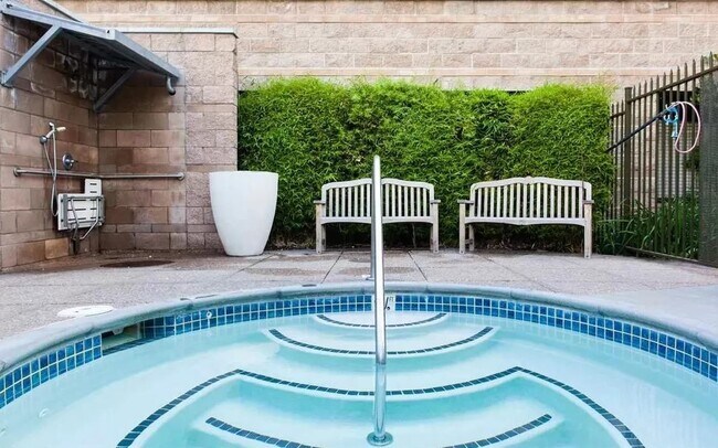 Building Photo - 1121 40th St