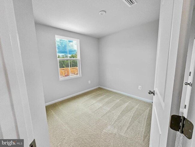 Building Photo - 2566 Laurel Pk Dr
