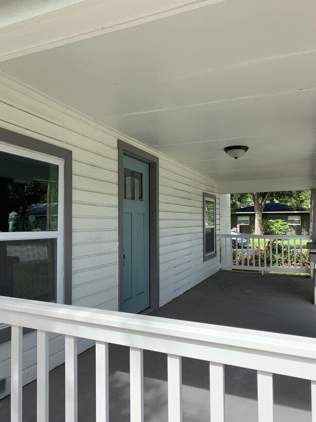 Building Photo - 1733 11th Ave N