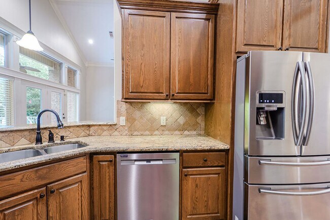 Building Photo - 2000 Square feet, of gorgeous living space in Hot Springs Village.