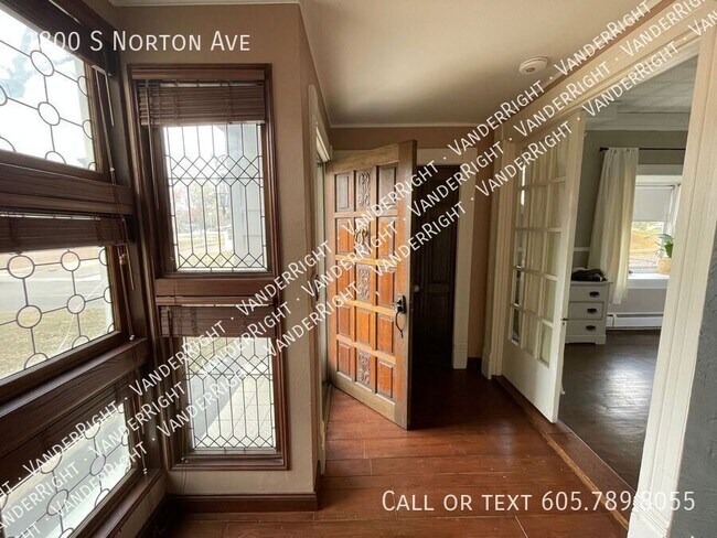 Building Photo - 1800 S Norton Ave