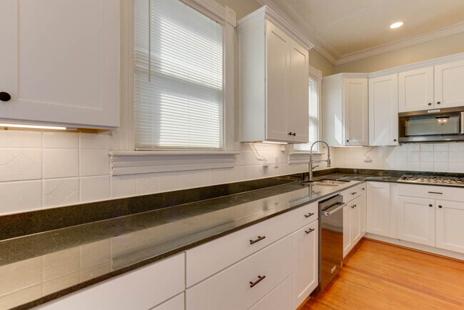Building Photo - 1051 Naval Ave