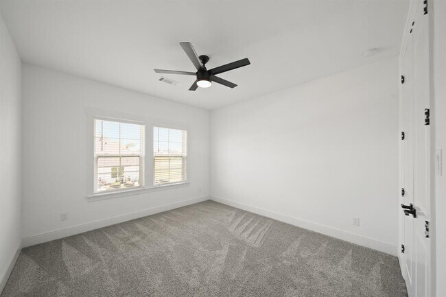Building Photo - 8519 Lofty Pnes