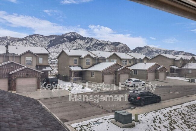 Building Photo - 2415 Wellington Dr