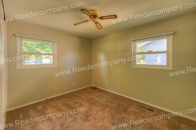 Building Photo - 3 Bedroom / 1 Bathroom Home