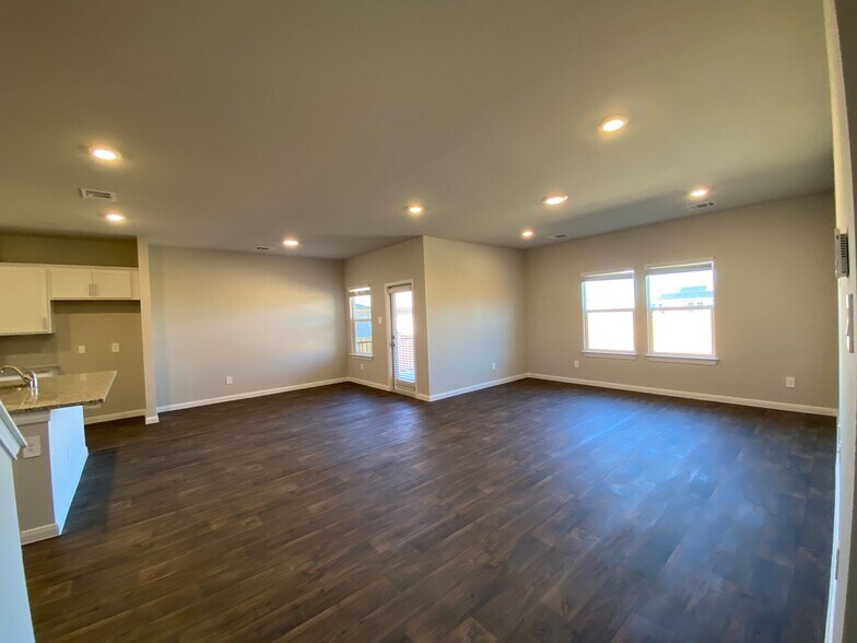 Building Photo - 154 Solitude Dr