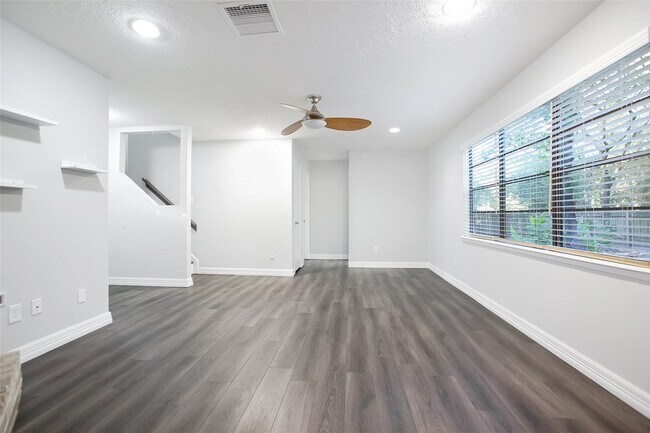 Building Photo - 56 E White Willow Cir