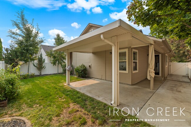 Building Photo - Quiet Abode in Prime Location with Easy Ac...