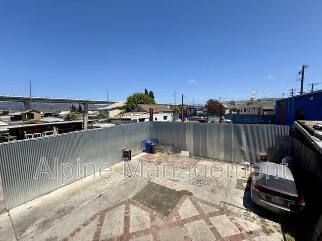 Building Photo - 806 52nd Ave