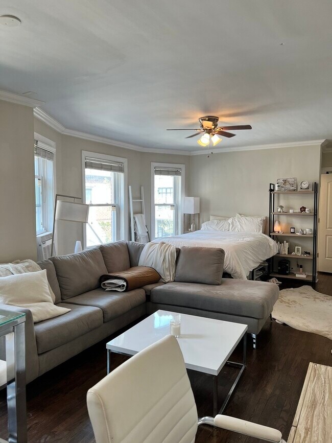 Building Photo - 918 Green Bay Rd