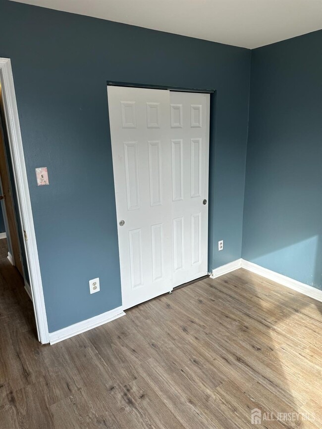 Building Photo - 7 Logan Ct