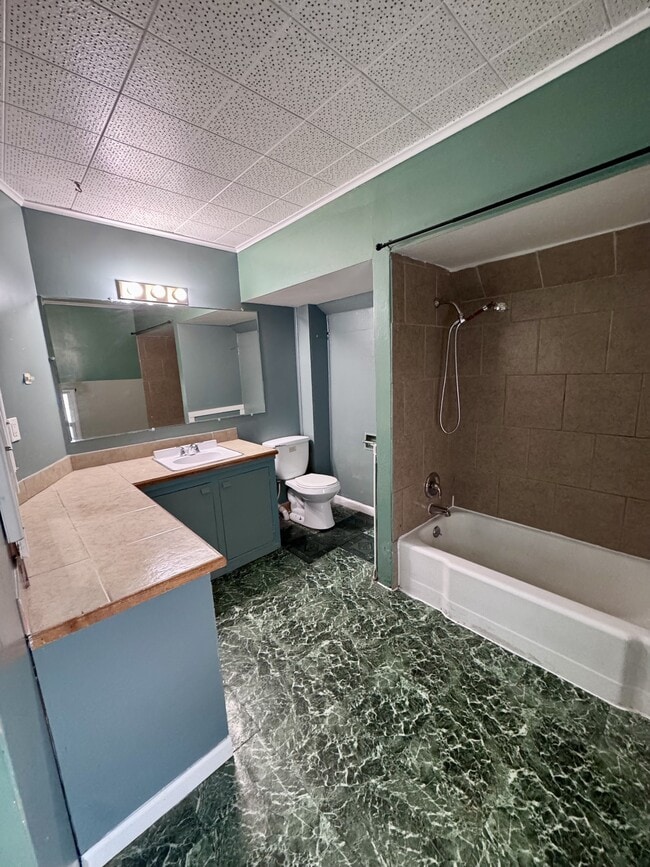 Building Photo - 918 Eureka St