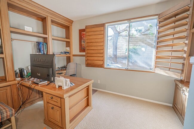 Building Photo - Stunning 4-Bedroom Home with Downstairs Bed/Bath, Views, and Remodeled Kitchen!