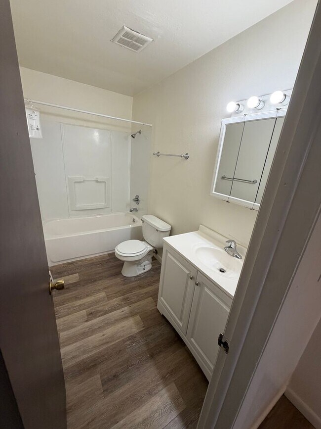 Building Photo - 732 37th Ave Ct