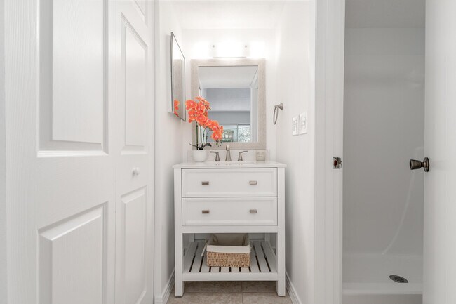 Building Photo - 3254 SE Aster Ln