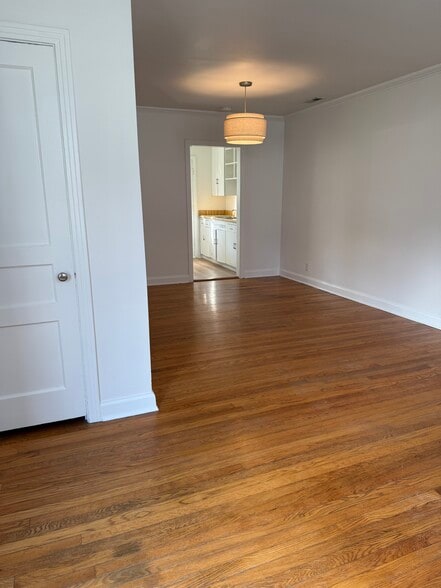 Living room - 5532 Knob Rd