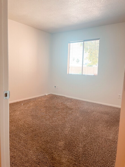 Bedroom 1 - 1915 N Scovel St